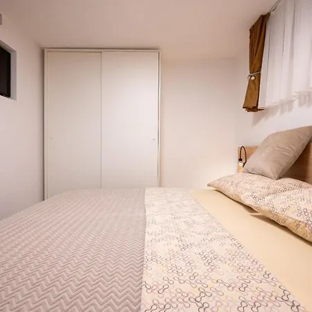 Gagula * 特罗吉尔