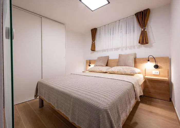 Gagula Τρογκίρ